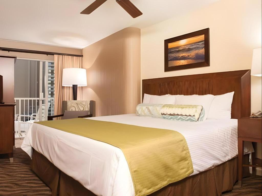 Club Wyndham At Waikiki Beach Walk Гонолулу Екстер'єр фото